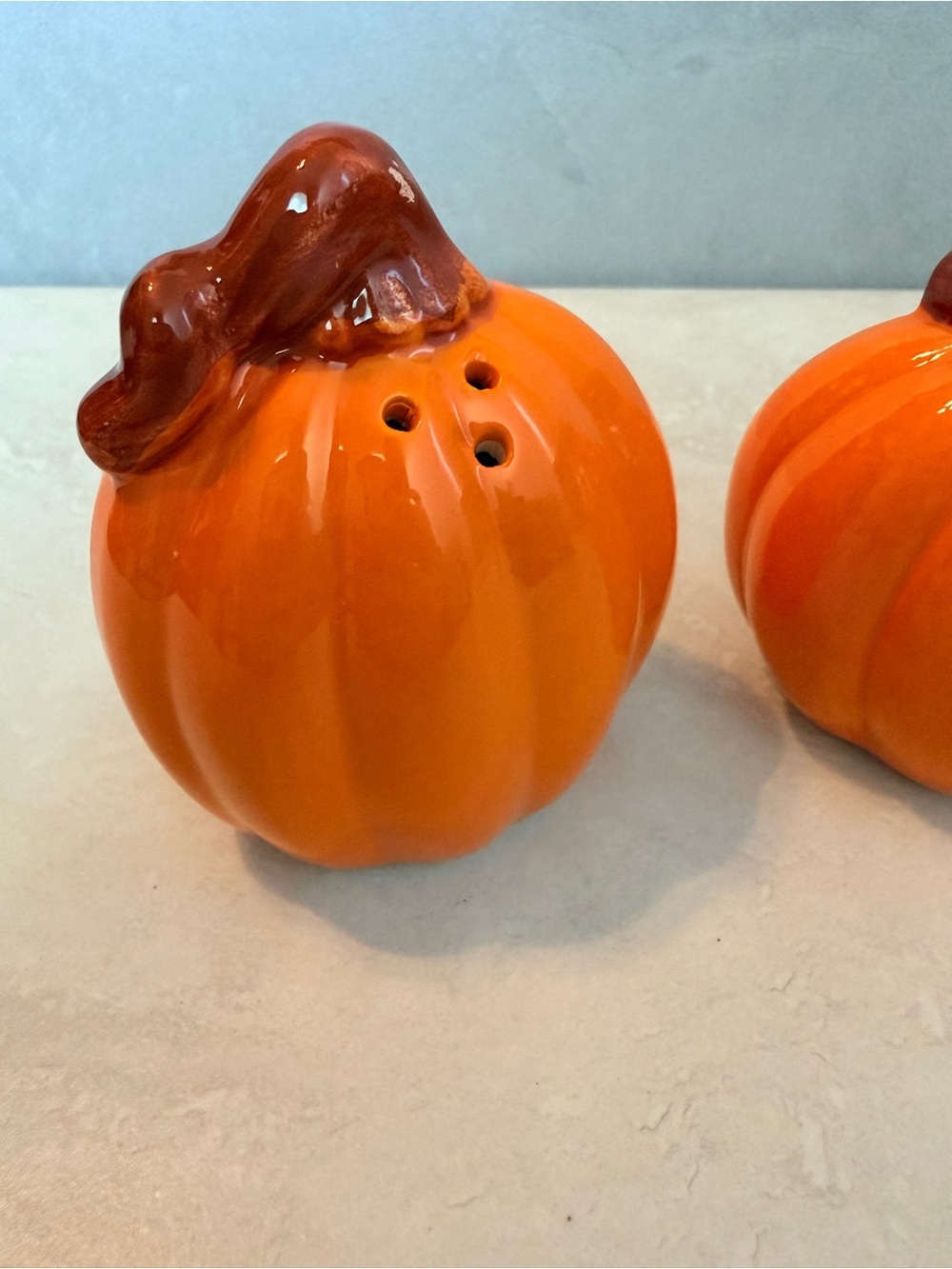 Ceramic Pumpkin Salt Pepper Shaker Set Halloween Fall Thanksgiving Decor - Picture 2 of 6